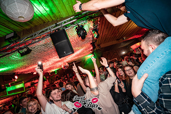 096-BUSSI BUSSI BAR Weihnachtsbussi 2024 - Fotograf Tobias Marold
