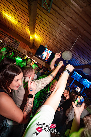 094-BUSSI BUSSI BAR Weihnachtsbussi 2024 - Fotograf Tobias Marold