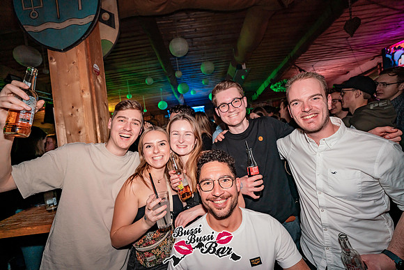 079-BUSSI BUSSI BAR Weihnachtsbussi 2024 - Fotograf Tobias Marold