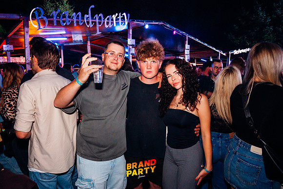 BRANDPARTY 2025-7039