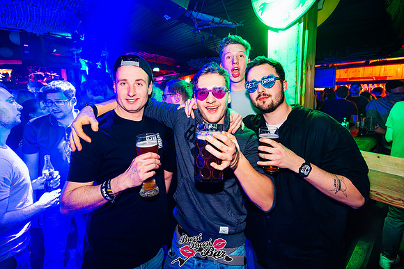 BUSSI BUSSI BAR-Après-Ski-0580