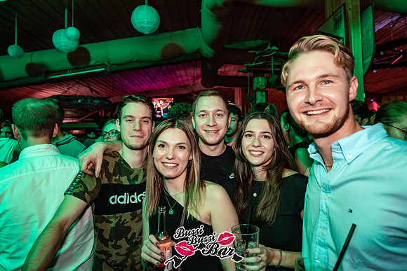 134-BUSSI BUSSI BAR Weihnachtsbussi 2024 - Fotograf Tobias Marold