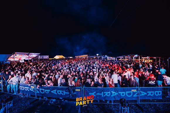 BRANDPARTY 2025-7351