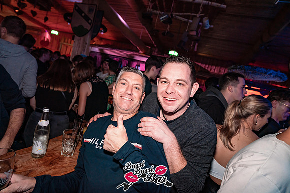 055-BUSSI BUSSI BAR Weihnachtsbussi 2024 - Fotograf Tobias Marold