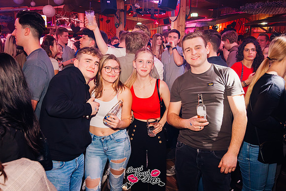 BUSSI BUSSI BAR-Après-Ski-0450