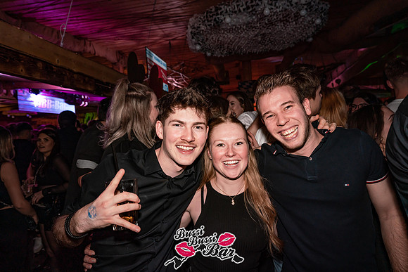 073-BUSSI BUSSI BAR Weihnachtsbussi 2024 - Fotograf Tobias Marold